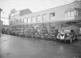 Lastbilar utanför Mjölkcentralen, Storgatan, Uppsala 1937