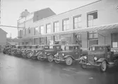 Lastbilar utanför Mjölkcentralen, Storgatan, Uppsala 1937