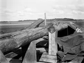 Takkonstruktion till uthus - nu på friluftsmuseet Disagården - under nedmontering i Gränby, Björklinge socken, Uppland