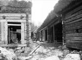Portliderlängan under restaurering, Kvekgården, Fröslunda socken, Uppland december 1933