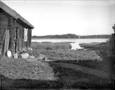 Uthus vid Garnsviken, Venngarn, Sigtuna, Uppland i oktober 1927