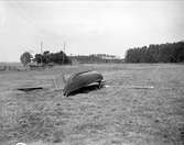 Båt på stranden vid Dalälven, Marma, Älvkarleby socken, Uppland maj 1929