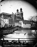 Akademikvarnen och Kvarnfallet med Uppsala domkyrka i bakgrunden före 1885