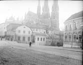 Kvarteret Holmen och Uppsala domkyrka från Gamla torget, Uppsala