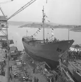 Den ryska trålaren 116 S/S Vorkuta PT 57 på släde vid sjösättning.