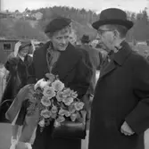 Dop och sjösättning av fartyg 182 T/T Gulf Hollander. Fartygets gudmor tillsammans med Uddevallavarvets dåvarande VD.