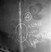 Instruktioner på fartyg 220 M/T AthelknightÂ´s botten.