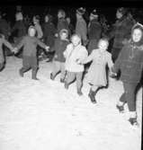 Julgransdans utomhus i Ljungskile 13 januari 1955