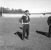 Brasiliansk fotbollsspelare bekantar sig med Rimnersvallen i Uddevalla inför matchen på söndag kväll mot Österrike