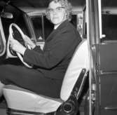 Första kvinnliga taxichauffören i Uddevalla