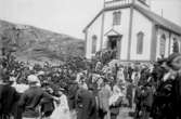 Bilden är tagen vid Skandinaviska Fiskerimötets i Marstrand besök på Mollösund 1904.