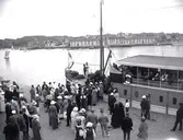 Från de Svenska, Danska och Norska Allmogedansarnas besök i Marstrand, 
måndagen den 6 augusti 1923. 
5 st. Kopierade.