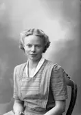 Enligt fotografens journal nr 7 1944-1950: 