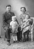 Enligt fotografens journal nr 7 1944-1950: 