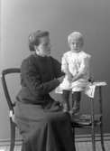 Bertil med mamma Beria Karolina Alfredsdotter, Spekeröd 1912