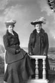 Systrarna Julia och Maria Bohlin 1906