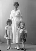 Enligt fotografens journal nr 4 1918-1922: 
