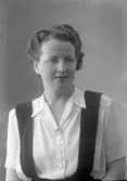 Enligt fotografens journal nr 7 1944-1950: 