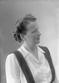 Enligt fotografens journal nr 7 1944-1950: 