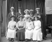 Enligt fotografens journal nr 2 1909-1915: 