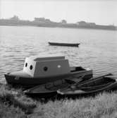 2. Nederländerna, Frankrike. Foto journal finns på B.M.A. + fotoalbum.
Samtidigt förvärv: Böcker och arkivmaterial.
Foton tagna mellan 1959-10-12. och 1959-10-16.
12 Bilder i serie.