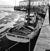 10. Frankrike. Fotojournal finns på B.M.A. + fotoalbum.
Samtidigt förvärv: Böcker och arkivmaterial.
Foton tagna 1959-10-17.
12 Bilder i serie.