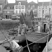 10. Frankrike. Fotojournal finns på B.M.A. + fotoalbum.
Samtidigt förvärv: Böcker och arkivmaterial.
Foton tagna 1959-10-17.
12 Bilder i serie.