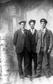 Ateljefoto, tre män::