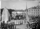 Festligheter i samband med avtäckningen av dubbelstatyn av Karl X Gustav och Erik Dahlbergh på torget i Uddevalla