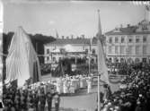 Festligheter i samband med avtäckningen av dubbelstatyn av Karl X Gustav och Erik Dahlbergh på torget i Uddevalla