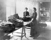 Paketering av kläder i Konfektionsfabriken Tiger i Uddevalla.