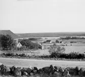 (Stereo karta XIX) Utsikt från Ornunga nya kyrka mot Ornungasjön. 14 Oktober 1929.