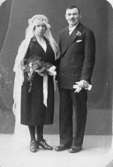 Brudparet Amanda Hansson f. 1900 och Anders Johansson (Dompa) f. 1880, 1929
