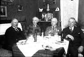 Fyra herrar på middagsbjudning i Jönköping. Fotograf Gustav Anderssons far, Johan August (3).