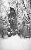 Smålandsstenen i Jönköpings Stadspark på vintern. År 1907 avtäcktes stenen 