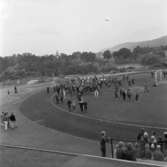 Friidrott för ungdomar på Vapenvallen i Huskvarna. 1960-tal.