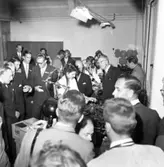 Kung Gustav VI Adolf på eriksgata i Huskvarna den 10 september 1954.