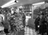 Butiken Ingwalls Eftr på Petersberg i Huskvarna den 21 november 1955.