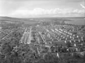 Översiktsbild över Huskvarna stad  tagen den 7 juni 1962. EPA-varuhuset är byggt men inte varuhuset Rosen.