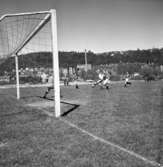 Från HIF:s match på Vapenvallen i Huskvarna den 30 maj 1955.