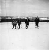 Vinterlov med skidutflykt till KFUM:s sportstuga vid Fjällstorp, Skärstad den 27 februari 1957.