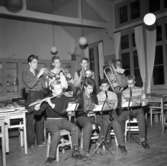 Ung blåsorkester i Huskvarna Folkets hus den 8 oktober 1957.