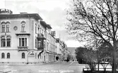Västra Esplanadgatan Sundsvall. Wikströmska huset till vänster.