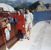 Båtutflykt vid semesterresa med elever från Streteredshemmet på 1970-talet.