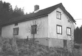 Bostadshus på Tållered 1:8 i Tållered, februari 1991.
Fastigheten ägdes av Werner Karlsson (död 1990).