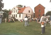 Musikuppträdanden utanför hembygdsgården i augusti 1984.