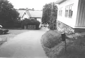 Svenssons och Lundins hus på Franckeliden, 1984. Svensson spelade blåsinstrument i Frälsningsarmén. Lundin hade målarfirma i många år.