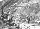 Boråsbanan vid Mölndals övre, år 1894, då den anlades. Stenarbetare och rallare i arbete.