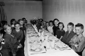 Barnkalas i hemvärnsgården när borgarbrandkåren fyllde 15 år, 1958.
Med på bild: Hjördis Karisaar, Tord, Ronnie, Elis, Kurt, 
Marie-Louise, Monica, Birgitta, Marett, Lars-Erik, Solveig, Margareta, Bengt, Margareta, Leif och Eivor.