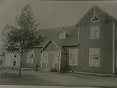 IOGT, Godtemplarhuset, byggt 1907. Foto från de första åren. Huset användes fram till 1955 då IOGT gick samman om nybygge i Folkets Hus. Vykort med handskriven text: 